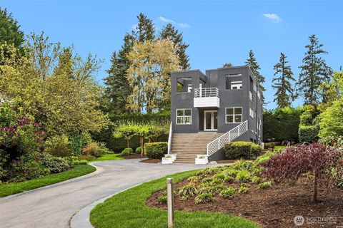 Photo of 1023 14th Place W, Kirkland, WA 98033 (MLS # 2506772)