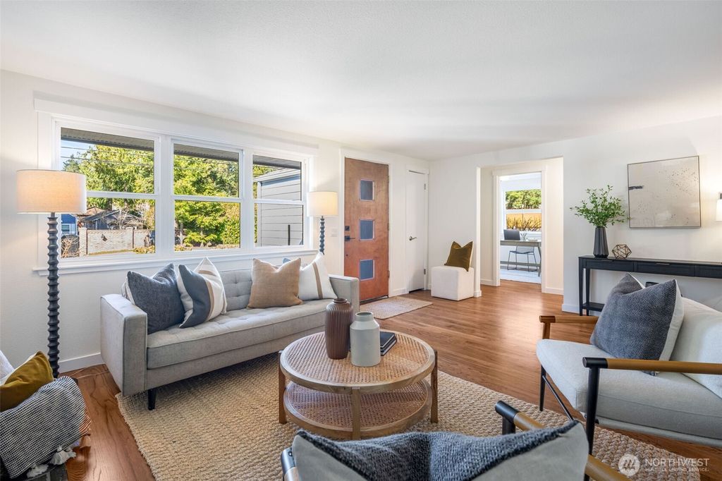 Photo of 1557 NE 171st Street, Shoreline, WA 98155 (MLS # 2495989)