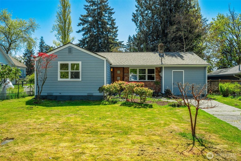 Photo of 1557 NE 171st Street, Shoreline, WA 98155 (MLS # 2495989)