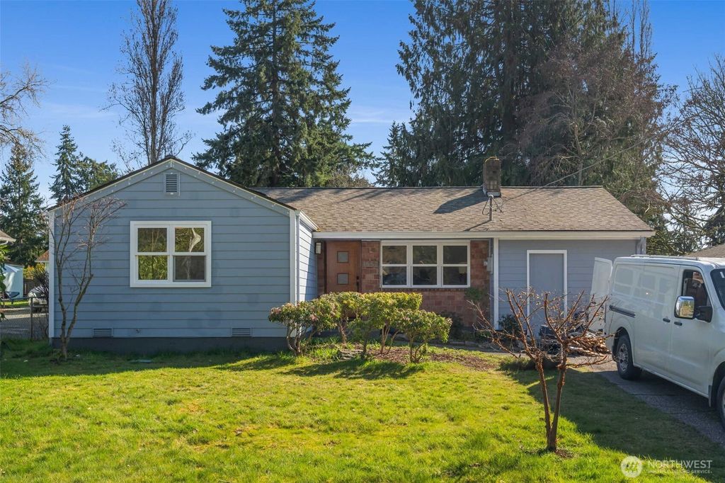 Photo of 1557 NE 171st Street, Shoreline, WA 98155 (MLS # 2495989)