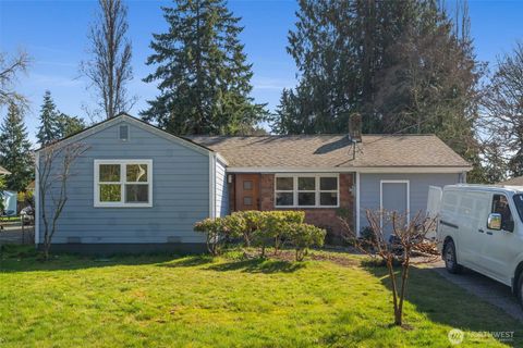 Photo of 1557 NE 171st Street, Shoreline, WA 98155 (MLS # 2495989)