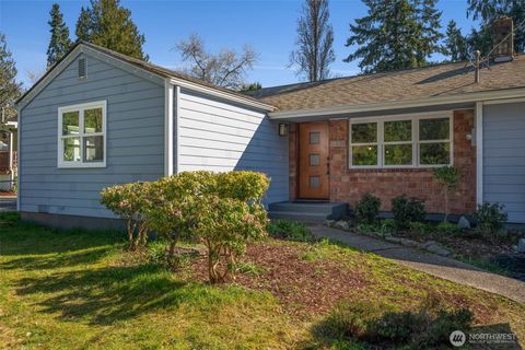 Photo of 1557 NE 171st Street, Shoreline, WA 98155 (MLS # 2495989)