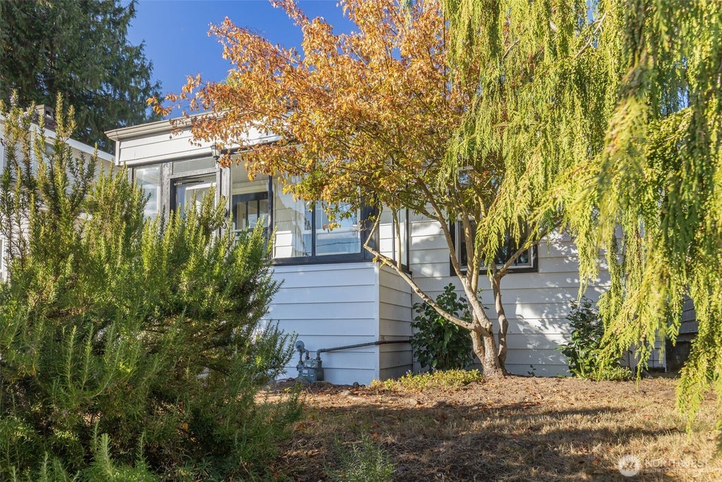 Photo of 106 NE 54th Street, Seattle, WA 98105 (MLS # 2593784)