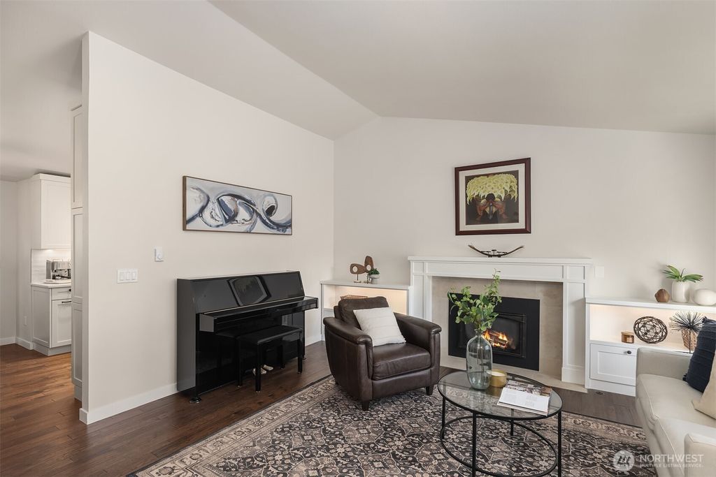 Photo of 914 223rd Court NE, Sammamish, WA 98074 (MLS # 2362915)