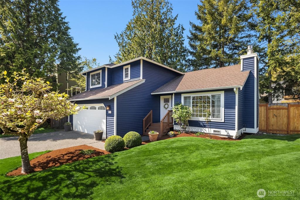Photo of 914 223rd Court NE, Sammamish, WA 98074 (MLS # 2362915)