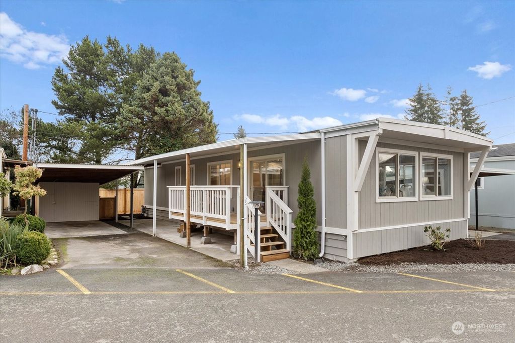 Photo of 14322 Admiralty Way Way #75, Lynnwood, WA 98087 (MLS # 2321431)