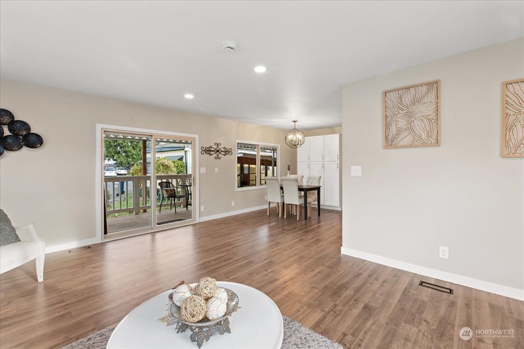 Photo of 14322 Admiralty Way Way #75, Lynnwood, WA 98087 (MLS # 2321431)