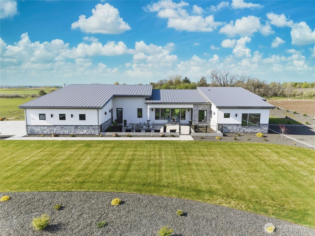 Photo of 432 Healey Drive, Walla Walla, WA 99362 (MLS # 2508257)