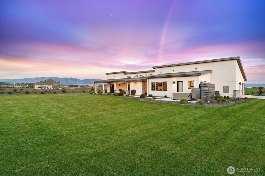 Photo of 432 Healey Drive, Walla Walla, WA 99362 (MLS # 2508257)