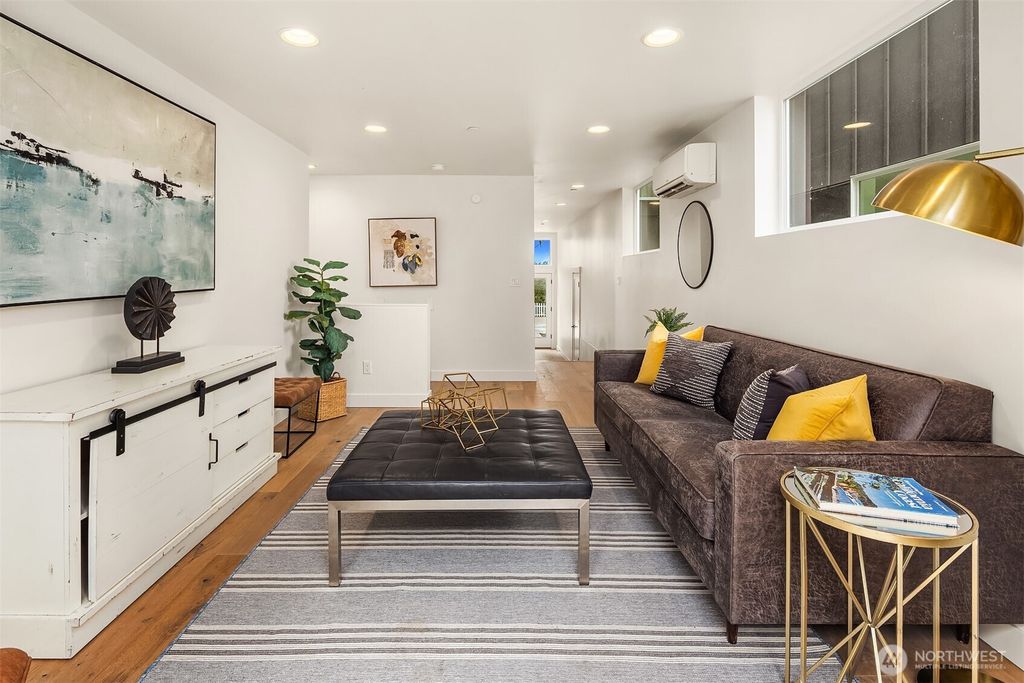 Photo of 13546 39th Avenue NE, Seattle, WA 98125 (MLS # 2459774)