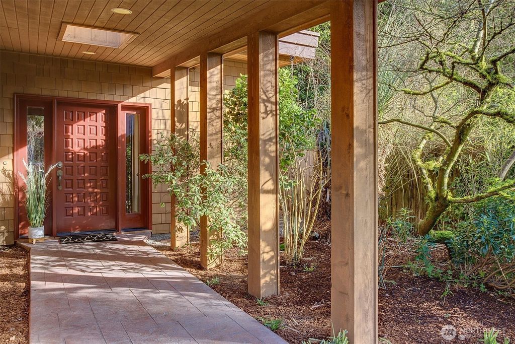 Photo of 4916 NE 97th Street, Seattle, WA 98115 (MLS # 2339034)