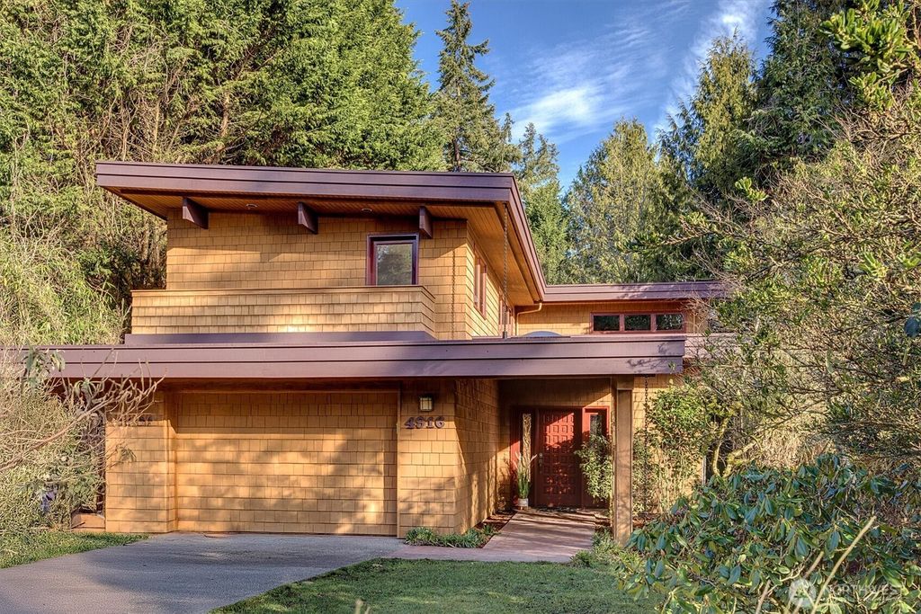 Photo of 4916 NE 97th Street, Seattle, WA 98115 (MLS # 2339034)