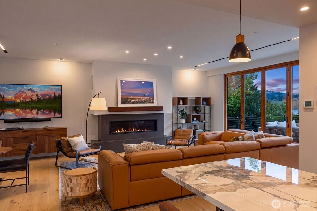 Photo of 9818 SE 42nd Place, Mercer Island, WA 98040 (MLS # 2510076)