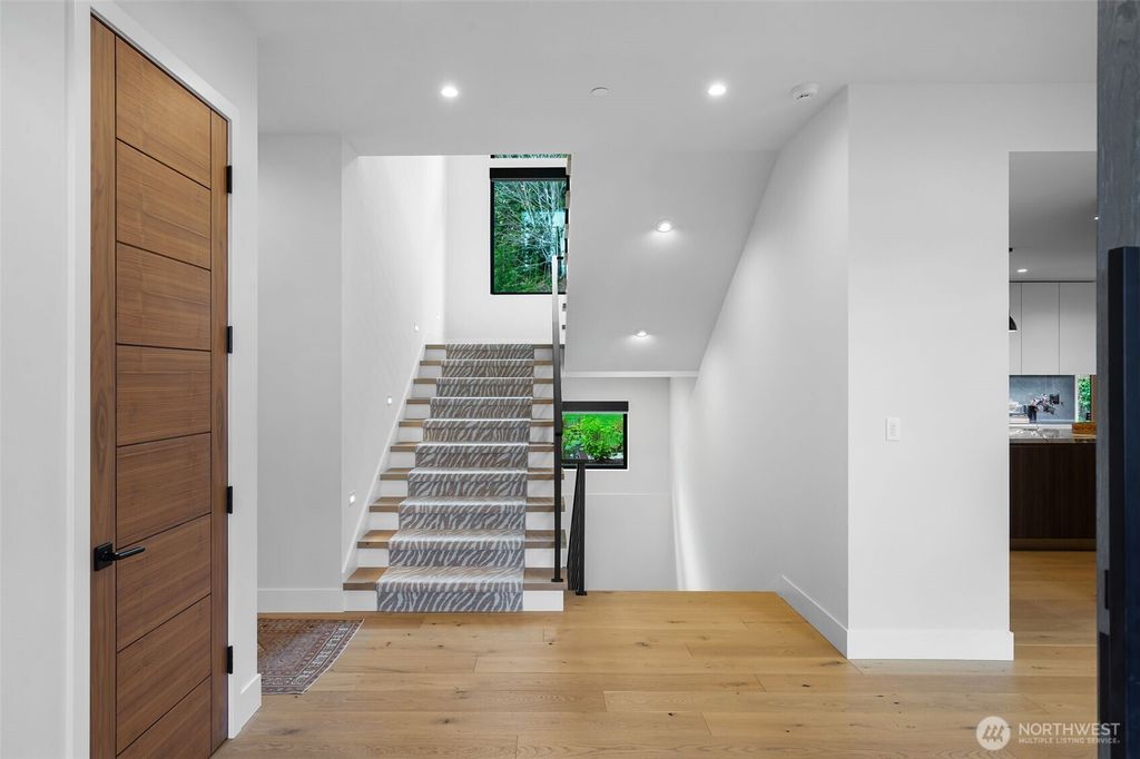 Photo of 9818 SE 42nd Place, Mercer Island, WA 98040 (MLS # 2510076)