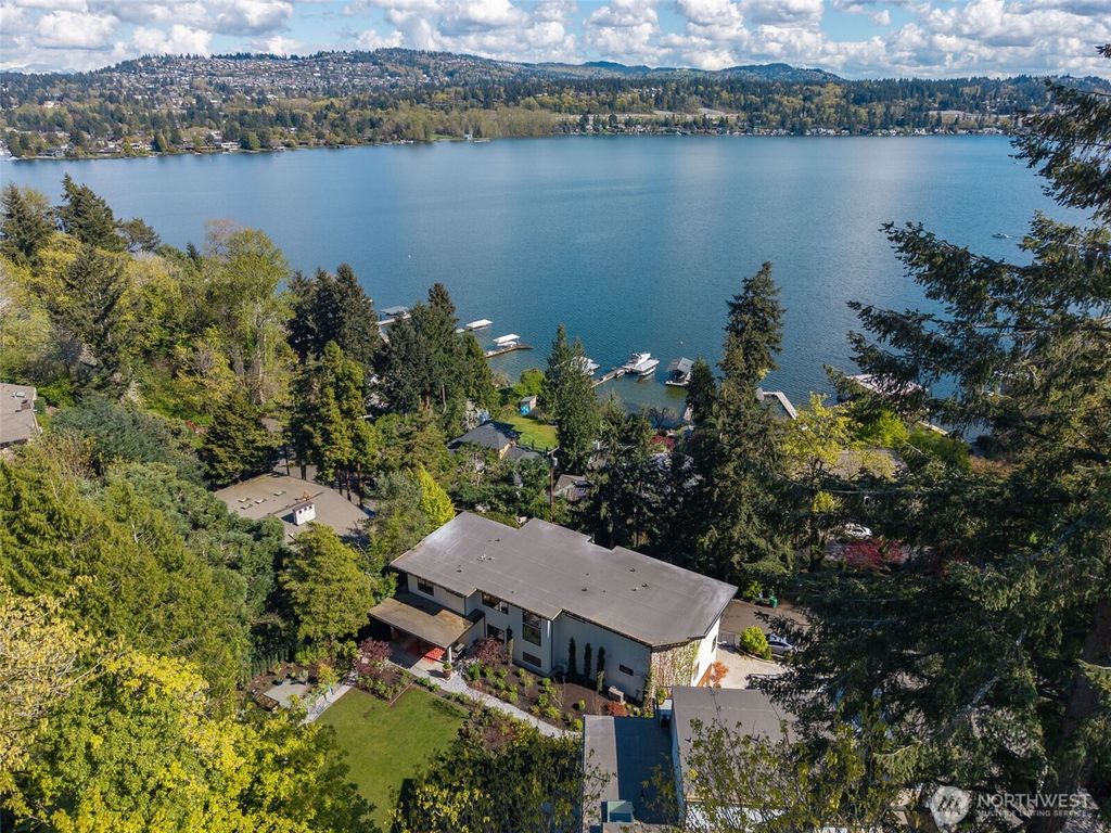 Photo of 9818 SE 42nd Place, Mercer Island, WA 98040 (MLS # 2510076)