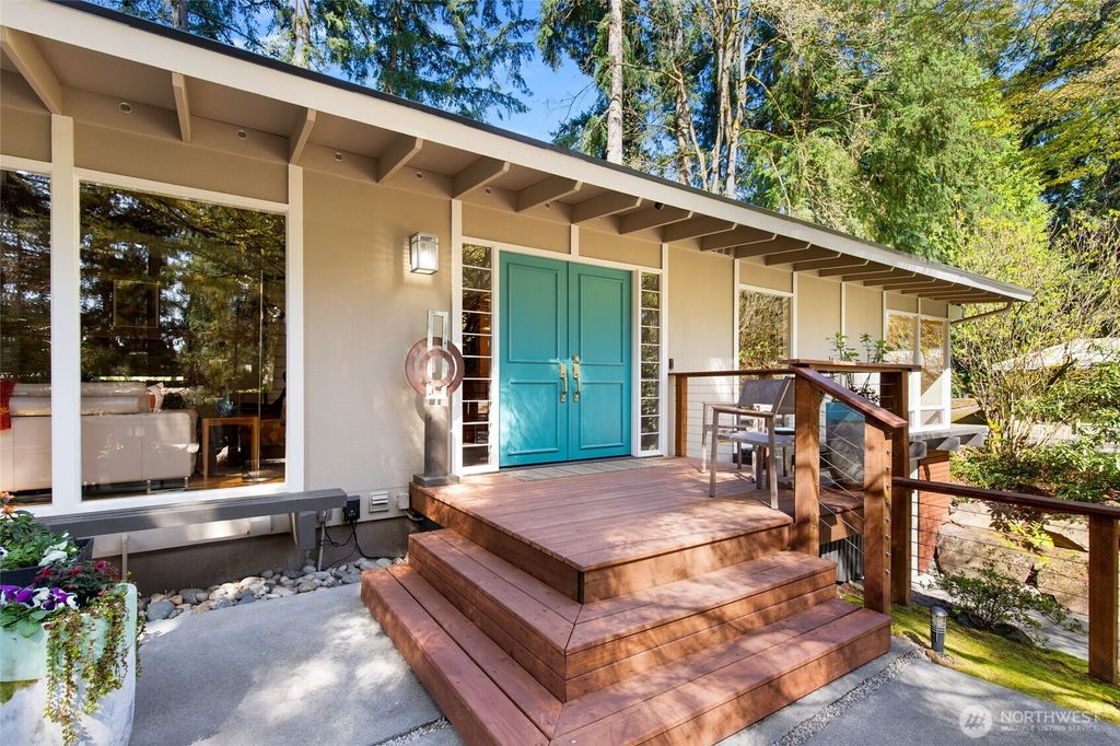 Photo of 7439 NE 123rd Place, Kirkland, WA 98034 (MLS # 2501146)