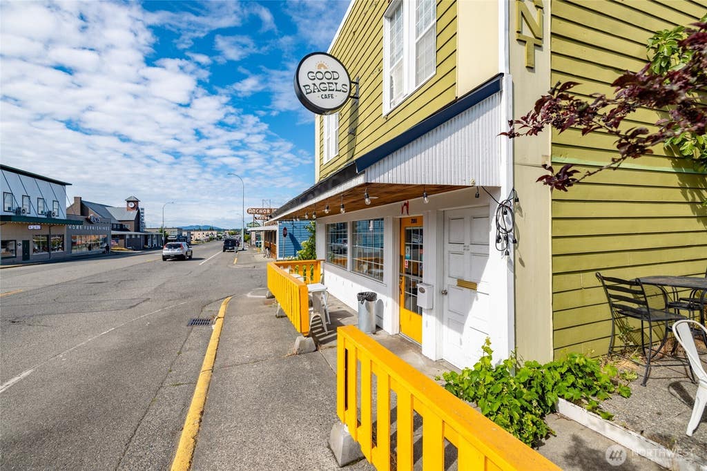 Photo of 2001 Commercial Avenue, Anacortes, WA 98221 (MLS # 2564102)