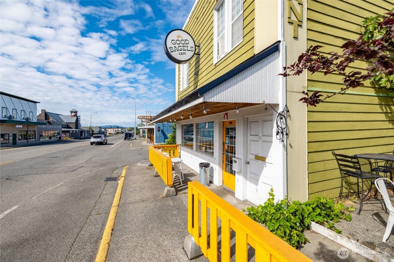 2001 Commercial Avenue