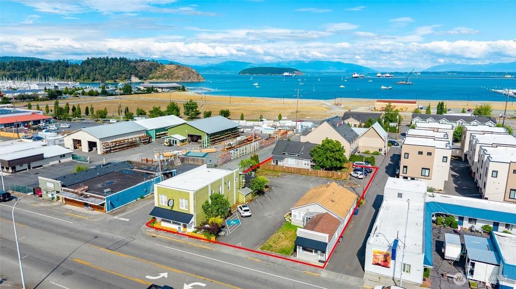 Photo of 2001 Commercial Avenue, Anacortes, WA 98221 (MLS # 2564102)