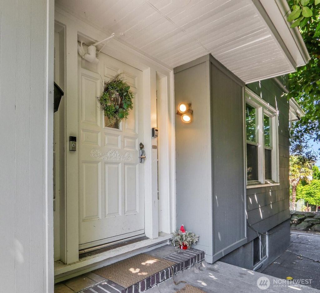 Photo of 4733 19th Avenue NE, Seattle, WA 98105 (MLS # 2384932)