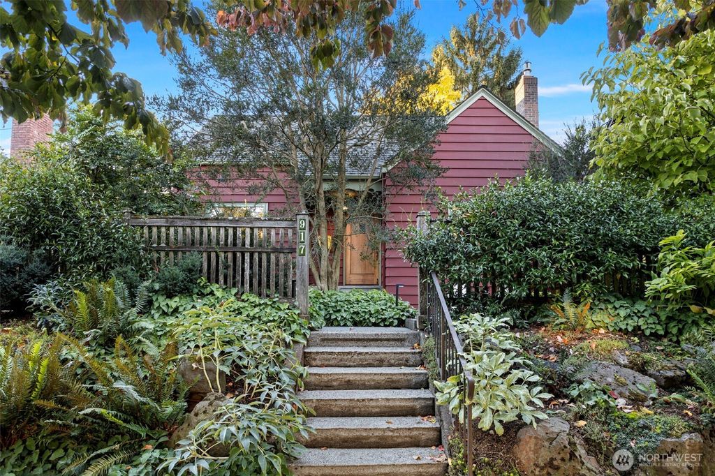 Photo of 917 Broadway E, Seattle, WA 98102 (MLS # 2444278)