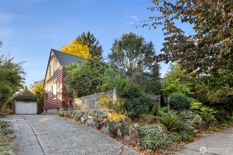 Photo of 917 Broadway E, Seattle, WA 98102 (MLS # 2444278)