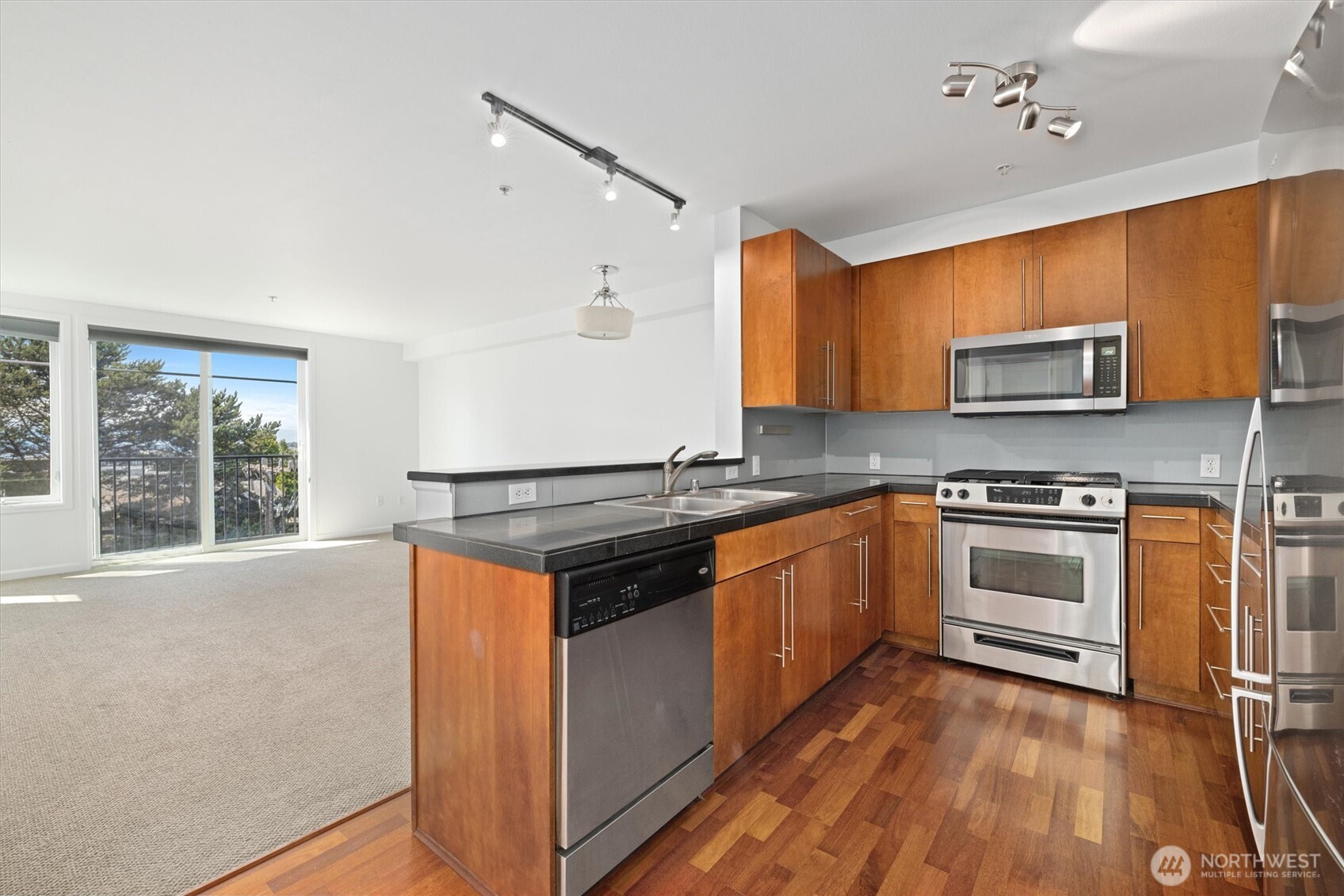 124 Bellevue Ave E 504
