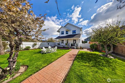 Photo of 2913 K Avenue, Anacortes, WA 98221 (MLS # 2508955)