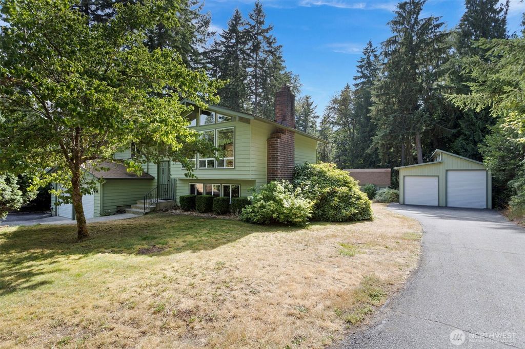 Photo of 18323 189th Avenue NE, Woodinville, WA 98077 (MLS # 2411313)