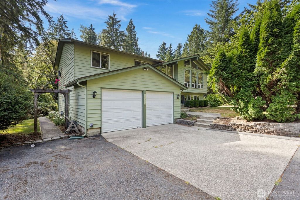 Photo of 18323 189th Avenue NE, Woodinville, WA 98077 (MLS # 2411313)