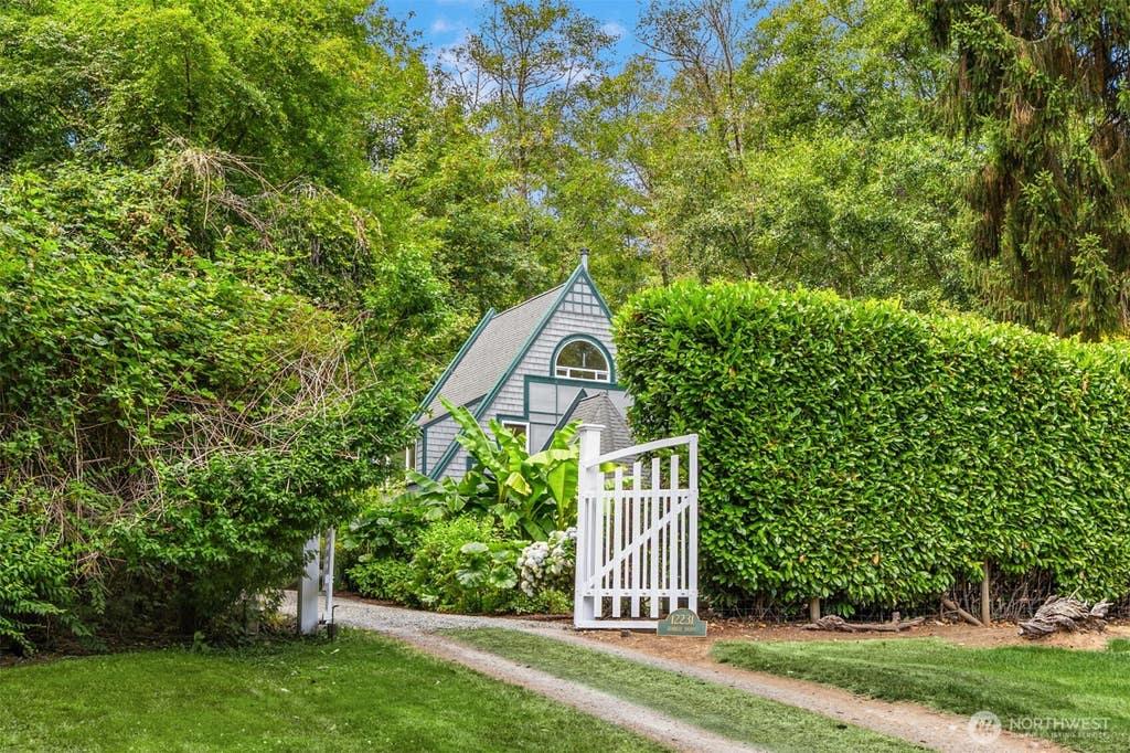 Photo of 12231 Sunrise Drive NE, Bainbridge Island, WA 98110 (MLS # 2560227)