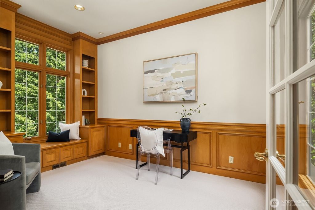 Photo of 19524 SE 24th Place, Sammamish, WA 98075 (MLS # 2541151)