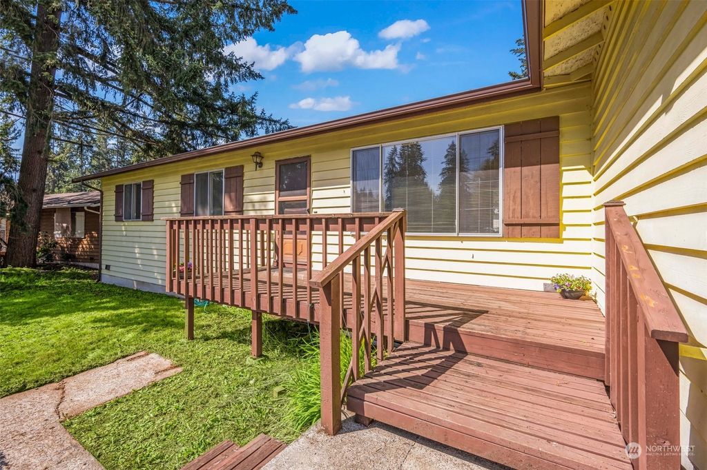 Photo of 13951 146th Avenue SE, Renton, WA 98059 (MLS # 2064672)