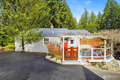Photo of 16714 SE Newport Way, Bellevue, WA 98006 (MLS # 2559474)