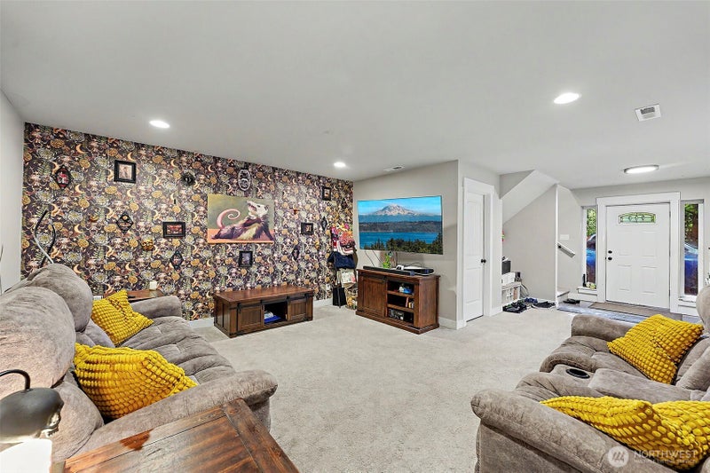 10017 137th Street NW