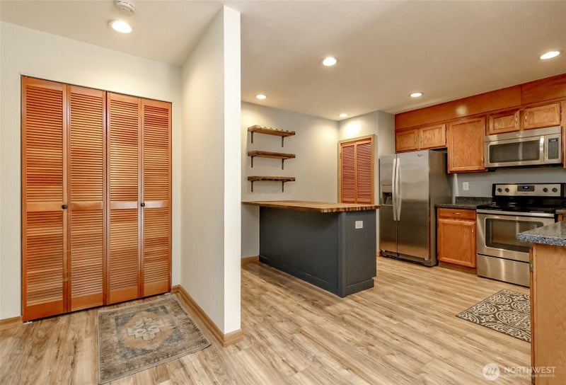 909 N I Street 202