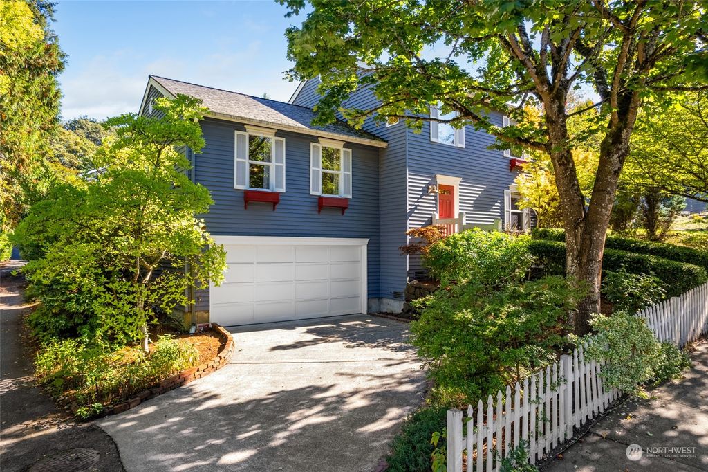 Photo of 8612 128th Avenue NE, Kirkland, WA 98033 (MLS # 2296960)