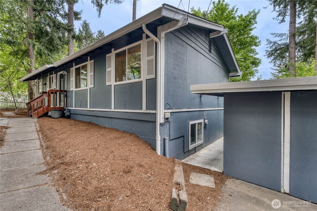 Photo of 21225 NE 12th Street, Sammamish, WA 98074 (MLS # 2521590)