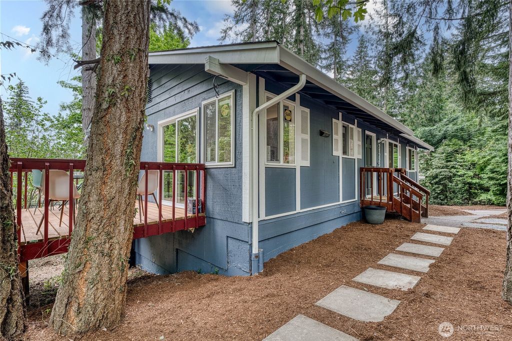 Photo of 21225 NE 12th Street, Sammamish, WA 98074 (MLS # 2521590)