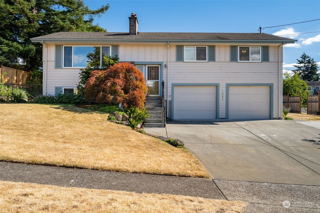 Photo of 1003 S 233rd Place, Des Moines, WA 98198 (MLS # 2268680)
