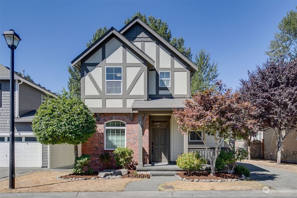 Photo of 571 Lyons Place NE, Renton, WA 98059 (MLS # 2152289)