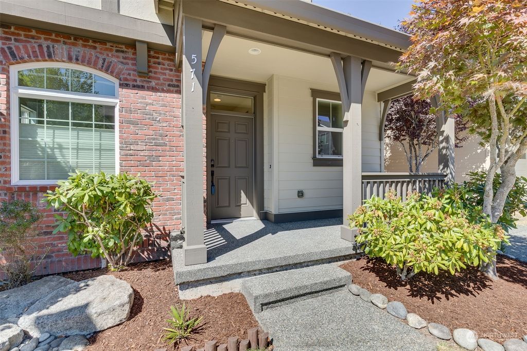 Photo of 571 Lyons Place NE, Renton, WA 98059 (MLS # 2152289)