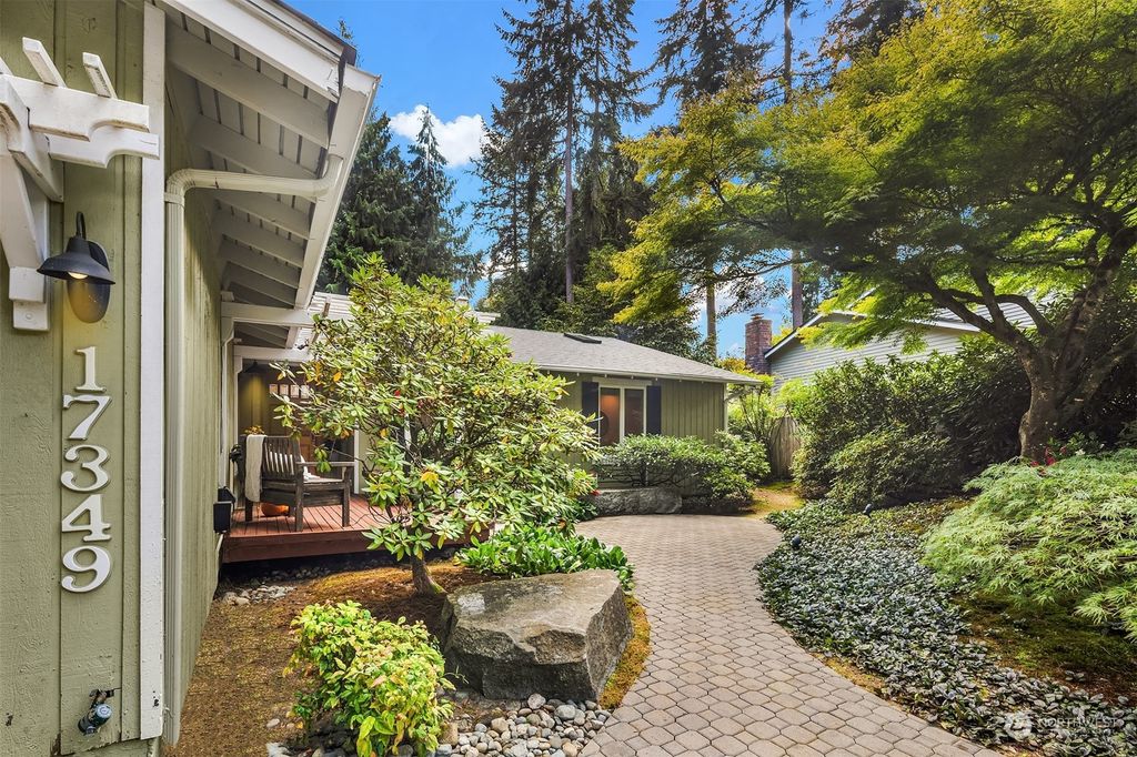 Photo of 17349 NE 34th Street, Redmond, WA 98052 (MLS # 2292307)