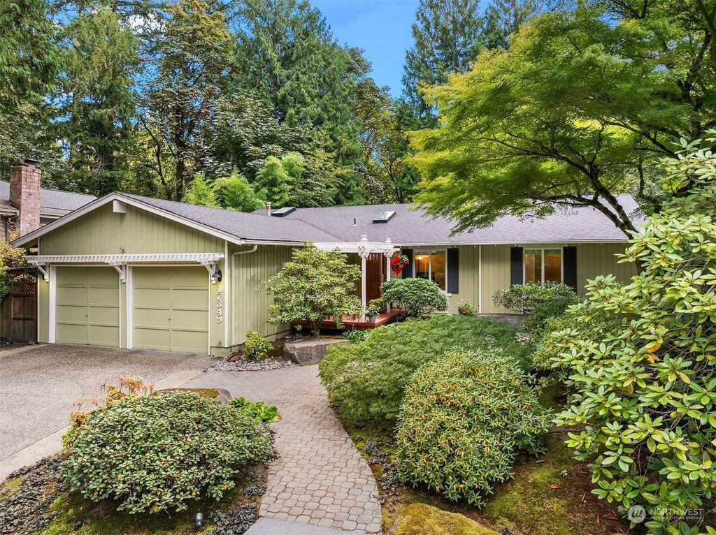 Photo of 17349 NE 34th Street, Redmond, WA 98052 (MLS # 2292307)