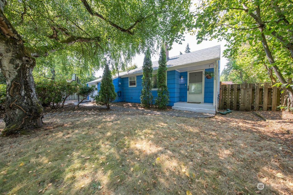 Photo of 12515 25th Avenue NE, Seattle, WA 98125 (MLS # 2149607)
