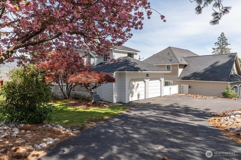 4124 Lakeview Place