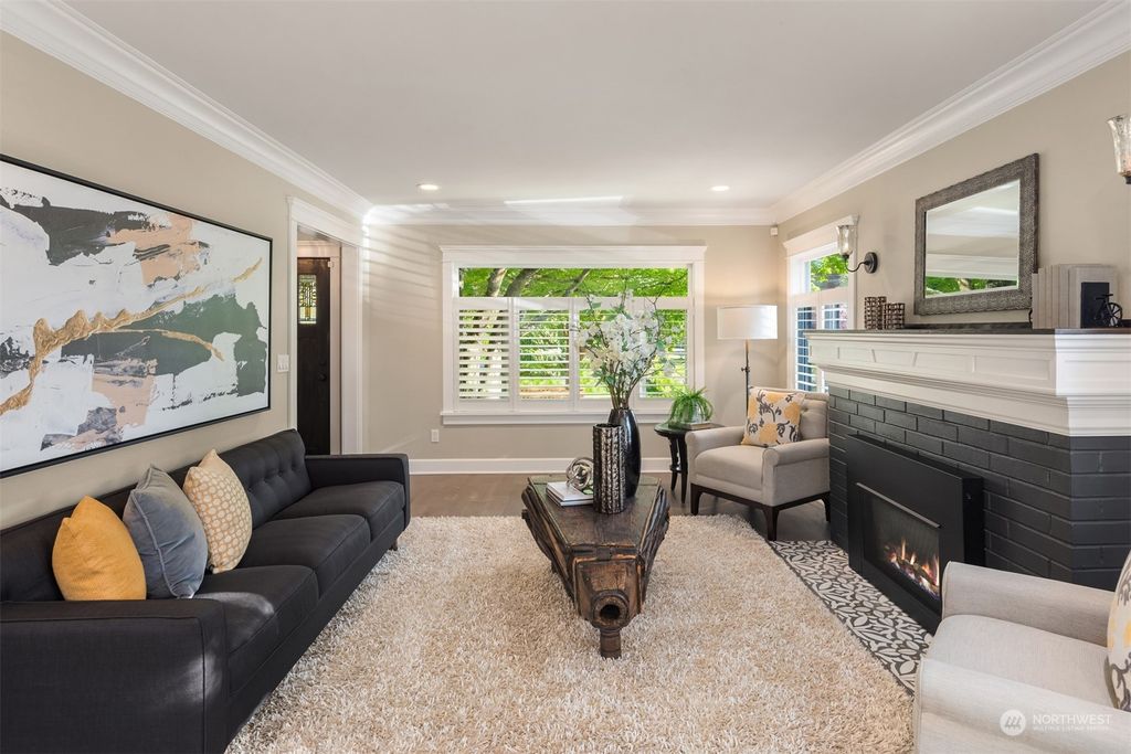 Photo of 1602 NE 73rd Street, Seattle, WA 98115 (MLS # 2230508)