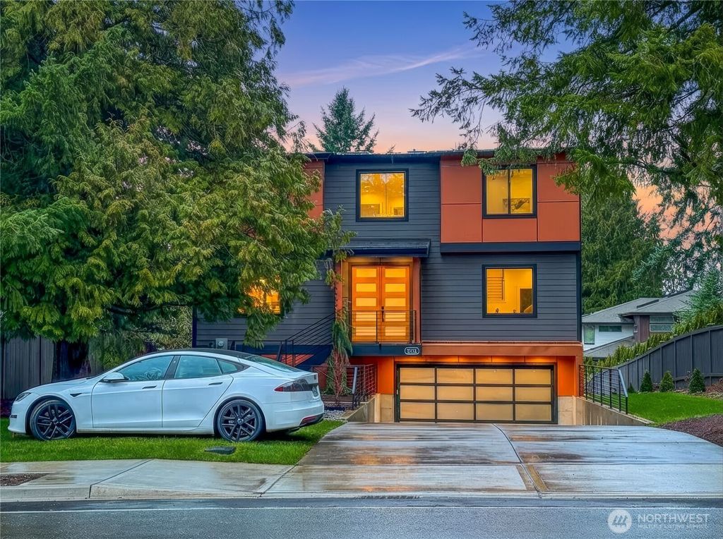 Photo of 12226 NE 70th Street, Kirkland, WA 98033 (MLS # 2476189)