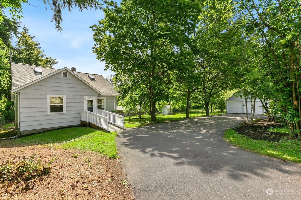 Photo of 19017 Broadway Avenue, Snohomish, WA 98296 (MLS # 2076252)