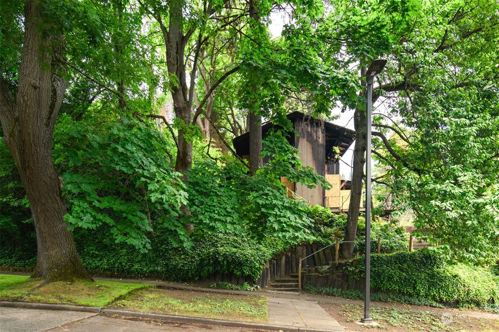 Photo of 614 33rd Avenue E, Seattle, WA 98112 (MLS # 2162282)